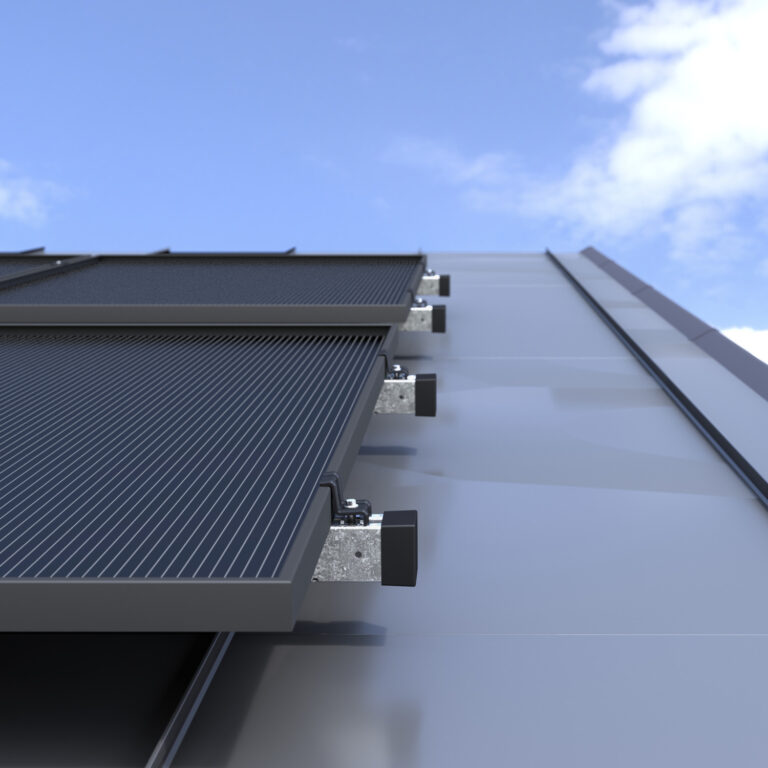 Weland Stål tilbyr festesystemer for både tak- og bakkemonterte solceller. 