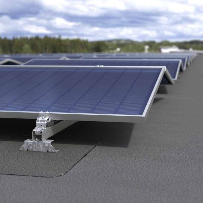 Weland Stål tilbyr festesystemer for både tak- og bakkemonterte solceller. 