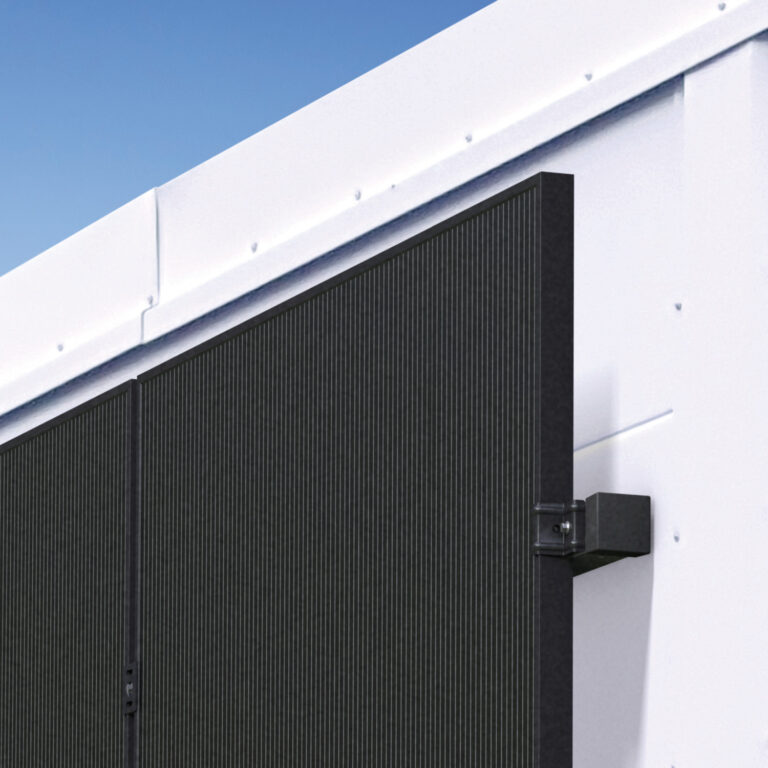 Weland Stål tilbyr festesystemer for både tak- og bakkemonterte solceller. 